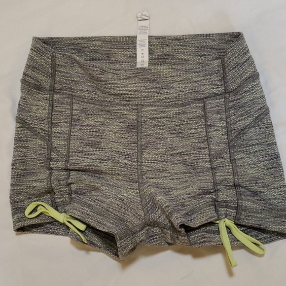 Lululemon Liberty Shorts - Picture 5 of 8